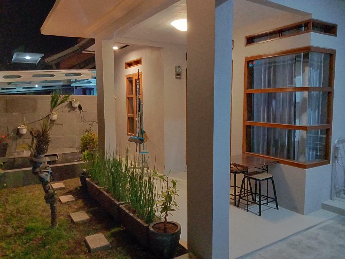 Guesthouse - Lubna Homestay Kuningan Dış mekan fotoğraf